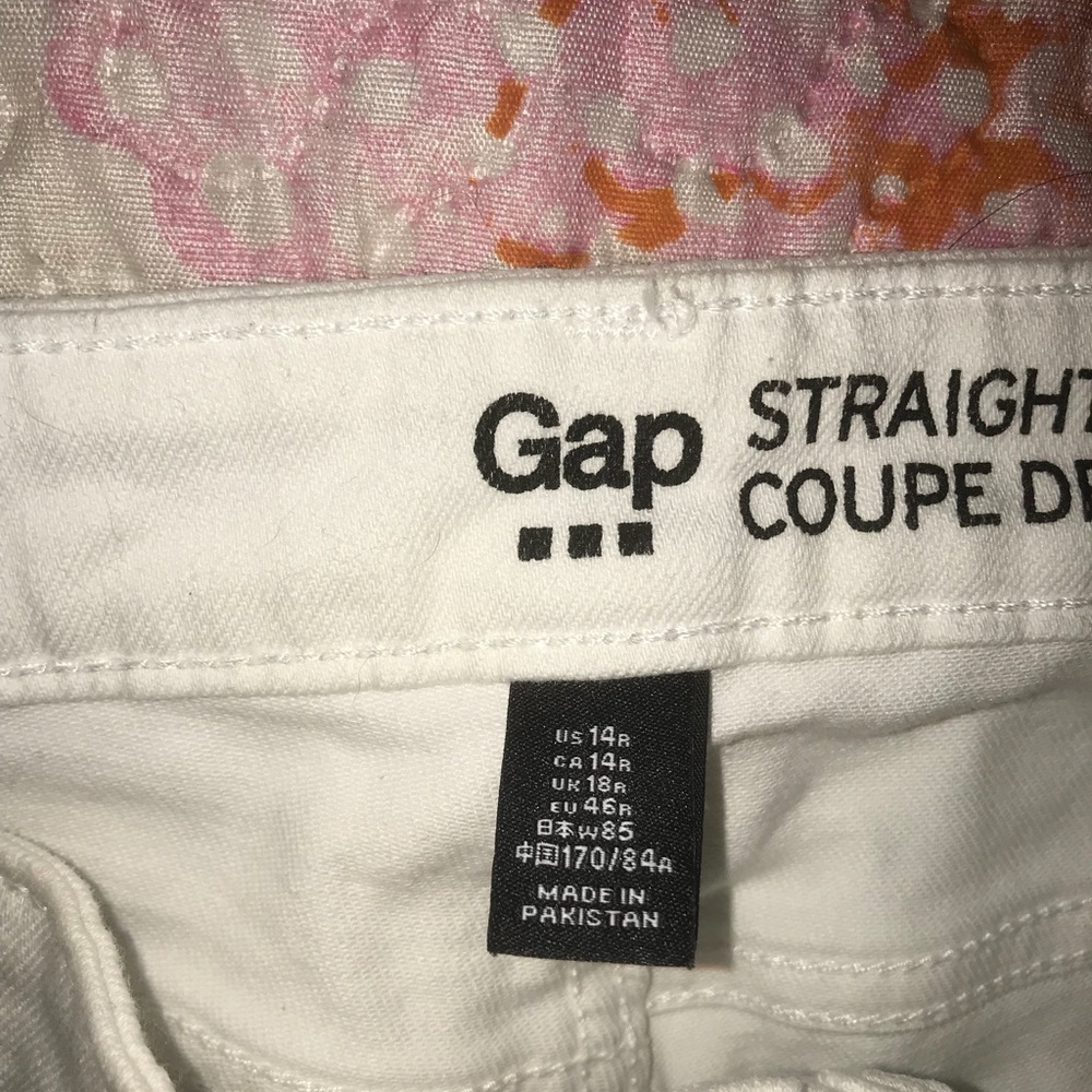 30% OFF BUNDLES Two pairs of Gap Jeans - Picture 7 of 8